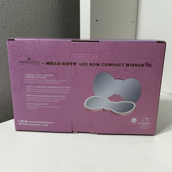 Hello Kitty Bow Compact Mirror - Picture 2 of 2